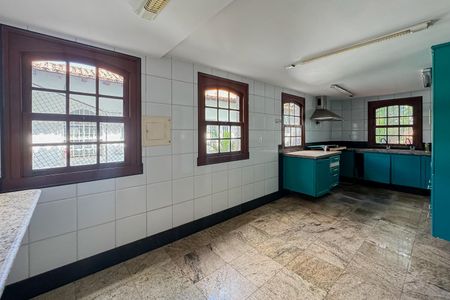 Casa à venda com 470m², 4 quartos e 6 vagas