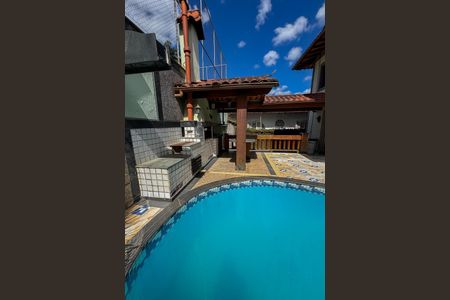 Casa à venda com 470m², 4 quartos e 6 vagas