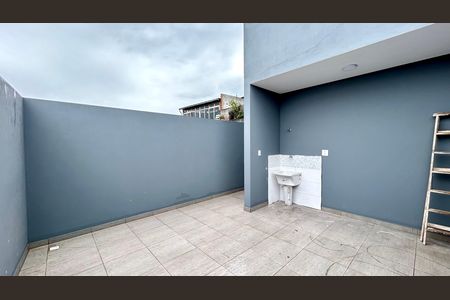 Casa para alugar com 65m², 2 quartos e 1 vagaÁrea de Serviço