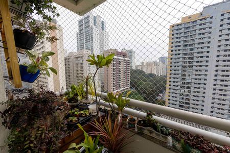 Apartamento à venda com 100m², 2 quartos e 2 vagas Apartamento à venda com 100m², 2 quartos e 2 vagasVaranda