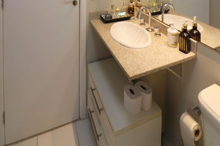 Apartamento à venda com 156m², 3 quartos e 3 vagasSuíte 1 Banheiro 