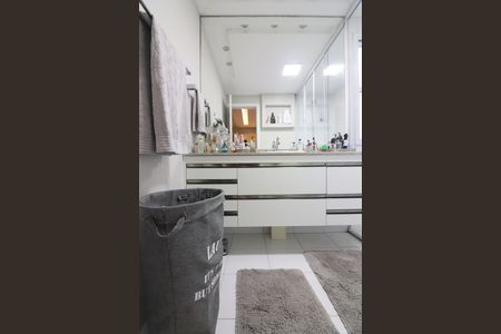 Apartamento à venda com 156m², 3 quartos e 3 vagasSuíte 2 Banheiro 