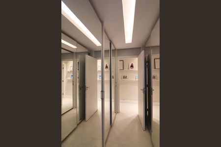 Apartamento à venda com 156m², 3 quartos e 3 vagasSuíte 2 Closet