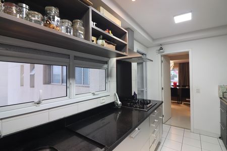 Apartamento à venda com 156m², 3 quartos e 3 vagasCozinha 
