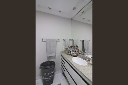 Apartamento à venda com 156m², 3 quartos e 3 vagasSuíte 2 Banheiro 