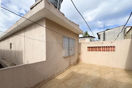 Casa à venda com 154m², 2 quartos e 1 vaga Casa à venda com 154m², 2 quartos e 1 vagaVaranda