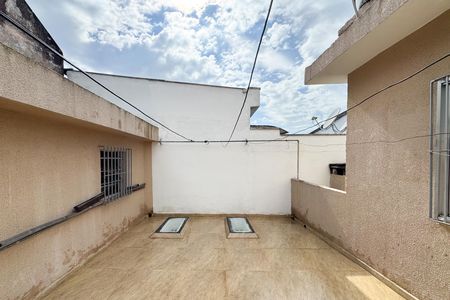 Casa à venda com 154m², 2 quartos e 1 vaga Casa à venda com 154m², 2 quartos e 1 vagaVaranda