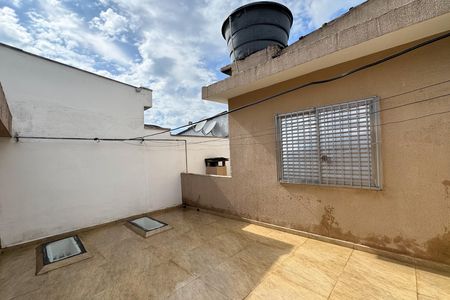 Casa à venda com 154m², 2 quartos e 1 vaga Casa à venda com 154m², 2 quartos e 1 vagaVaranda