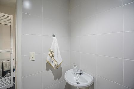 Apartamento para alugar com 104m², 2 quartos e 2 vagas Apartamento para alugar com 104m², 2 quartos e 2 vagasBanheiro de serviço