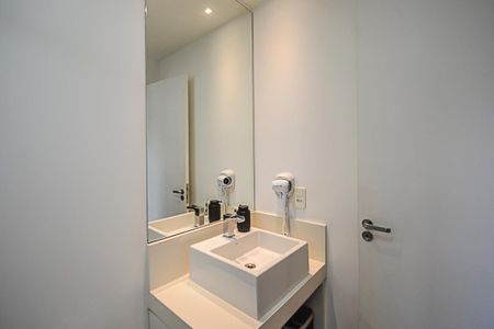 Apartamento para alugar com 104m², 2 quartos e 2 vagas Apartamento para alugar com 104m², 2 quartos e 2 vagasBanheiro