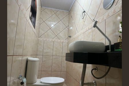 Casa à venda com 190m², 3 quartos e 2 vagas Casa à venda com 190m², 3 quartos e 2 vagasBanheiro