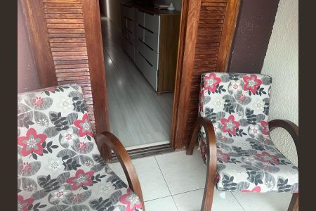 Casa à venda com 190m², 3 quartos e 2 vagas Casa à venda com 190m², 3 quartos e 2 vagasVaranda