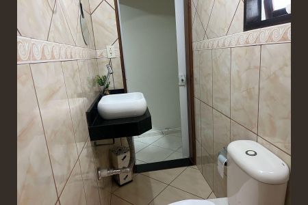 Casa à venda com 190m², 3 quartos e 2 vagas Casa à venda com 190m², 3 quartos e 2 vagasBanheiro