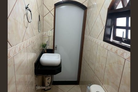 Casa à venda com 190m², 3 quartos e 2 vagas Casa à venda com 190m², 3 quartos e 2 vagasBanheiro