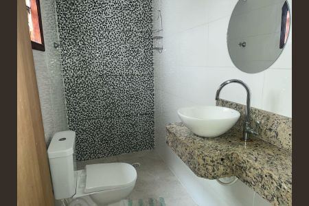 Casa à venda com 190m², 3 quartos e 2 vagas Casa à venda com 190m², 3 quartos e 2 vagasBanheiro