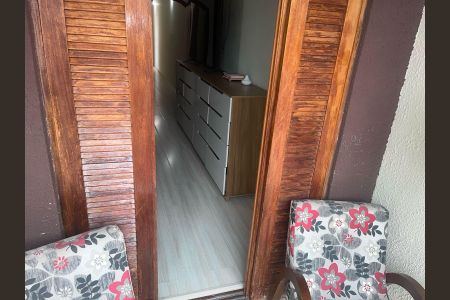 Casa à venda com 190m², 3 quartos e 2 vagas Casa à venda com 190m², 3 quartos e 2 vagasVaranda
