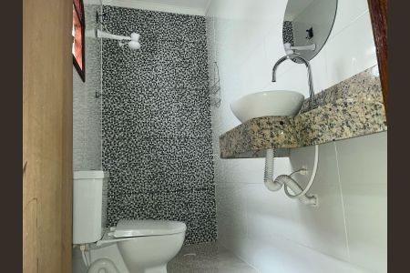Casa à venda com 190m², 3 quartos e 2 vagas Casa à venda com 190m², 3 quartos e 2 vagasBanheiro