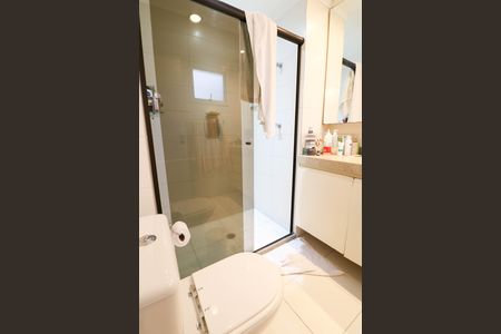 Apartamento à venda com 72m², 2 quartos e 2 vagas Apartamento à venda com 72m², 2 quartos e 2 vagasBanheiro da Suíte