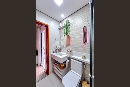 Casa de condomínio à venda com 182m², 3 quartos e 4 vagasBanheiro da Suíte 1