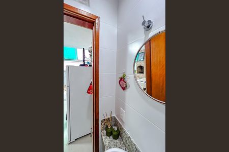 Casa de condomínio à venda com 182m², 3 quartos e 4 vagasBanheiro de serviço