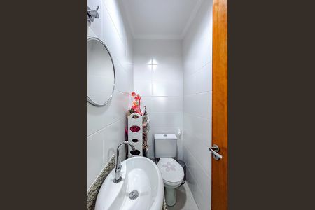 Casa de condomínio à venda com 182m², 3 quartos e 4 vagasBanheiro de serviço