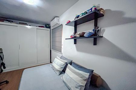 Casa de condomínio à venda com 182m², 3 quartos e 4 vagasQuarto 2 - Suíte