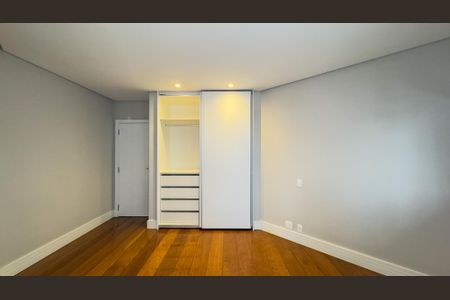Apartamento à venda com 360m², 4 quartos e 4 vagas Apartamento à venda com 360m², 4 quartos e 4 vagasQuarto 4 - Suíte