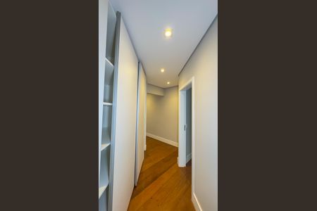 Apartamento à venda com 360m², 4 quartos e 4 vagas Apartamento à venda com 360m², 4 quartos e 4 vagasCorredor