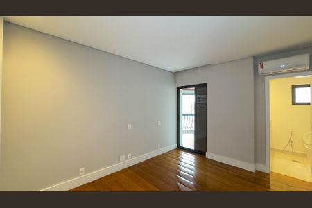 Apartamento à venda com 360m², 4 quartos e 4 vagas Apartamento à venda com 360m², 4 quartos e 4 vagasQuarto 2 - Suíte