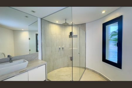 Apartamento à venda com 360m², 4 quartos e 4 vagas Apartamento à venda com 360m², 4 quartos e 4 vagasBanheiro da Suíte 1