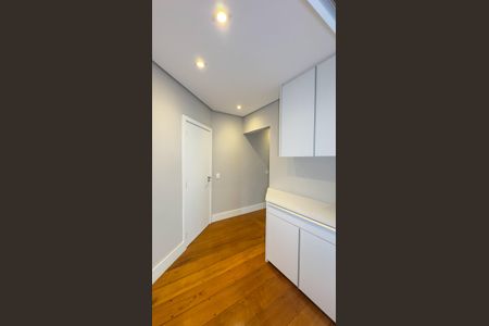 Apartamento à venda com 360m², 4 quartos e 4 vagas Apartamento à venda com 360m², 4 quartos e 4 vagasCloset da suíte