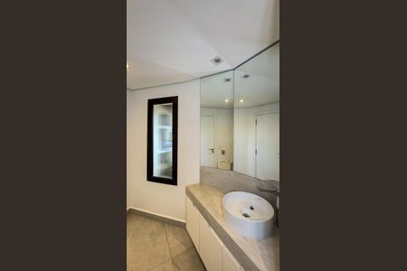 Apartamento à venda com 360m², 4 quartos e 4 vagas Apartamento à venda com 360m², 4 quartos e 4 vagasBanheiro da Suíte 1