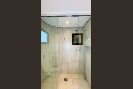 Apartamento à venda com 360m², 4 quartos e 4 vagas Apartamento à venda com 360m², 4 quartos e 4 vagasBanheiro da Suíte 2