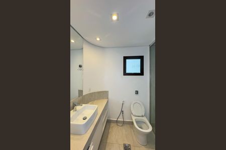Apartamento à venda com 360m², 4 quartos e 4 vagas Apartamento à venda com 360m², 4 quartos e 4 vagasBanheiro da Suíte 2
