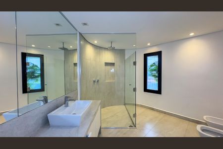 Apartamento à venda com 360m², 4 quartos e 4 vagas Apartamento à venda com 360m², 4 quartos e 4 vagasBanheiro da Suíte 1
