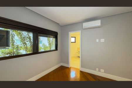 Apartamento à venda com 360m², 4 quartos e 4 vagas Apartamento à venda com 360m², 4 quartos e 4 vagasQuarto 4 - Suíte