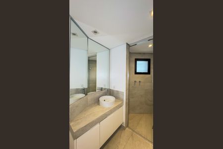Apartamento à venda com 360m², 4 quartos e 4 vagas Apartamento à venda com 360m², 4 quartos e 4 vagasBanheiro da Suíte 1