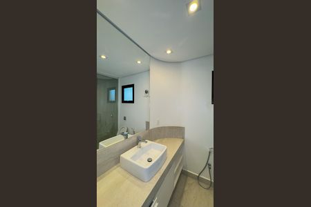 Apartamento à venda com 360m², 4 quartos e 4 vagas Apartamento à venda com 360m², 4 quartos e 4 vagasBanheiro da Suíte 2