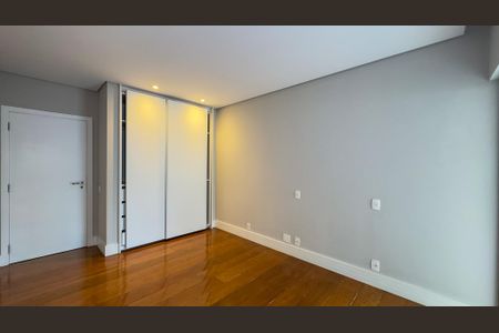 Apartamento à venda com 360m², 4 quartos e 4 vagas Apartamento à venda com 360m², 4 quartos e 4 vagasQuarto 2 - Suíte