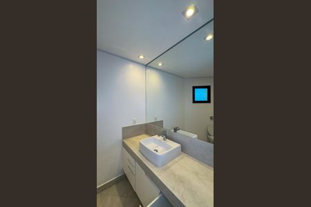 Apartamento à venda com 360m², 4 quartos e 4 vagas Apartamento à venda com 360m², 4 quartos e 4 vagasBanheiro da Suíte 3