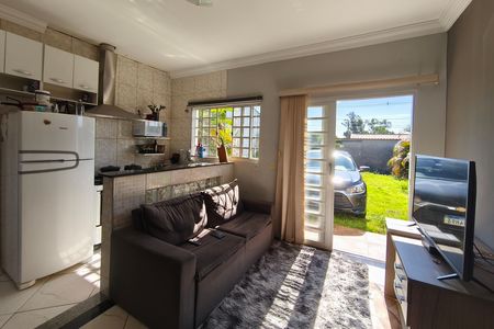 Casa à venda com 70m², 3 quartos e 4 vagasSala