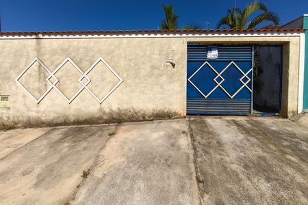 Casa à venda com 70m², 3 quartos e 4 vagasFachada