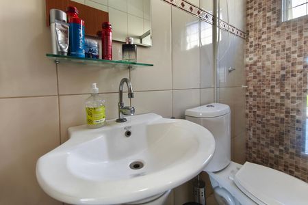 Casa à venda com 70m², 3 quartos e 4 vagasBanheiro
