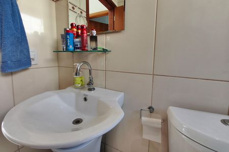 Casa à venda com 70m², 3 quartos e 4 vagasBanheiro
