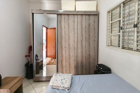 Casa à venda com 70m², 3 quartos e 4 vagasQuarto 3