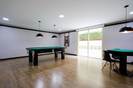 Apartamento à venda com 76m², 2 quartos e 2 vagas Apartamento à venda com 76m², 2 quartos e 2 vagasÁrea comum - Salão de jogos adulto