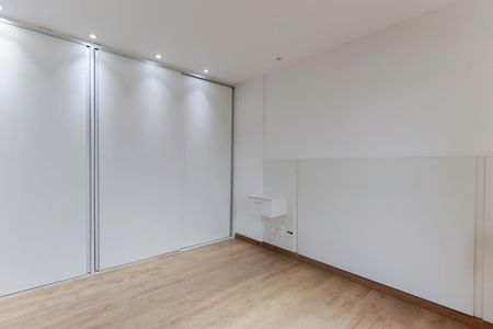 Apartamento à venda com 76m², 2 quartos e 2 vagas Apartamento à venda com 76m², 2 quartos e 2 vagasSuíte