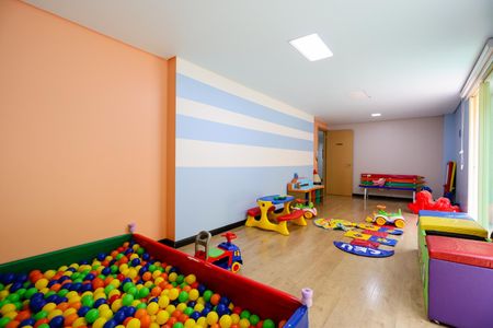 Apartamento à venda com 76m², 2 quartos e 2 vagas Apartamento à venda com 76m², 2 quartos e 2 vagasÁrea comum - Brinquedoteca