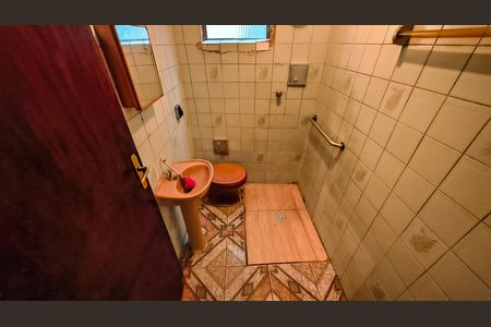 Casa à venda com 288m², 8 quartos e 3 vagas Casa à venda com 288m², 8 quartos e 3 vagasBanheiro 1