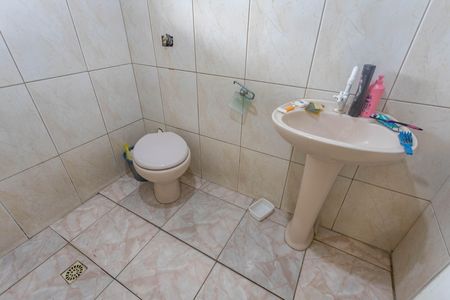 Casa à venda com 250m², 6 quartos e 3 vagasCasa 3 - banheiro 